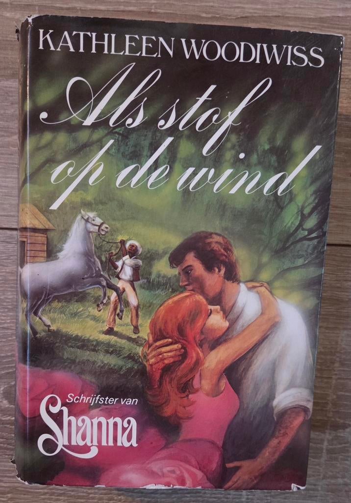Kathleen Woodiwiss - Als stof op de wind, Boeken, Historische romans, Ophalen of Verzenden, Gelezen, Kathleen Woodiwiss