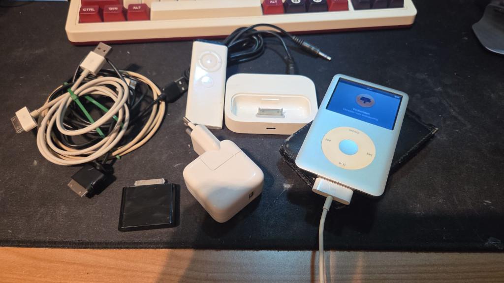 iPod Classic 160GB + Dock + Bluetooth + Afstandsbediening, Audio, Tv en Foto, Mp3-spelers | Apple iPod, 40 GB en meer, Gebruikt