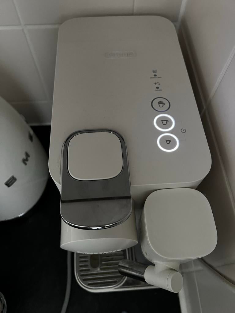 Nespresso De'Longhi Lattissima One - Koffiecupmachine, Ophalen, Koffiemachine, Zo goed als nieuw, 1 kopje