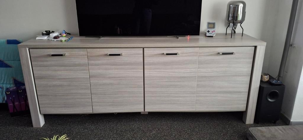 Kast en dressoir met vier deuren, Ophalen