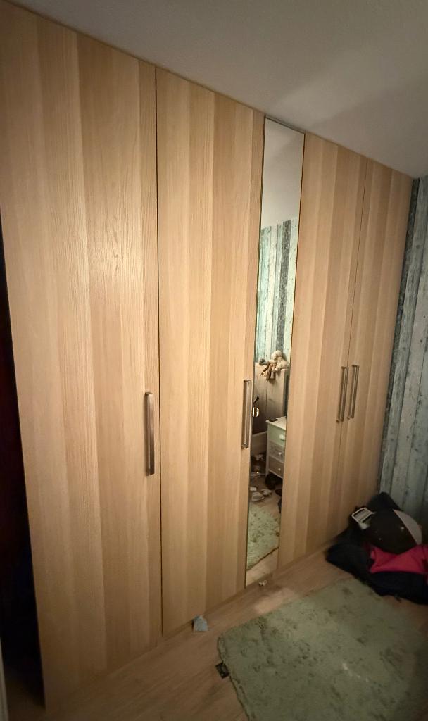 Kledingkast met spiegeldeur, Huis en Inrichting, Kasten | Kledingkasten, 200 cm of meer, Zo goed als nieuw, 200 cm of meer, Modern met houtlook (eiken) en spiegel