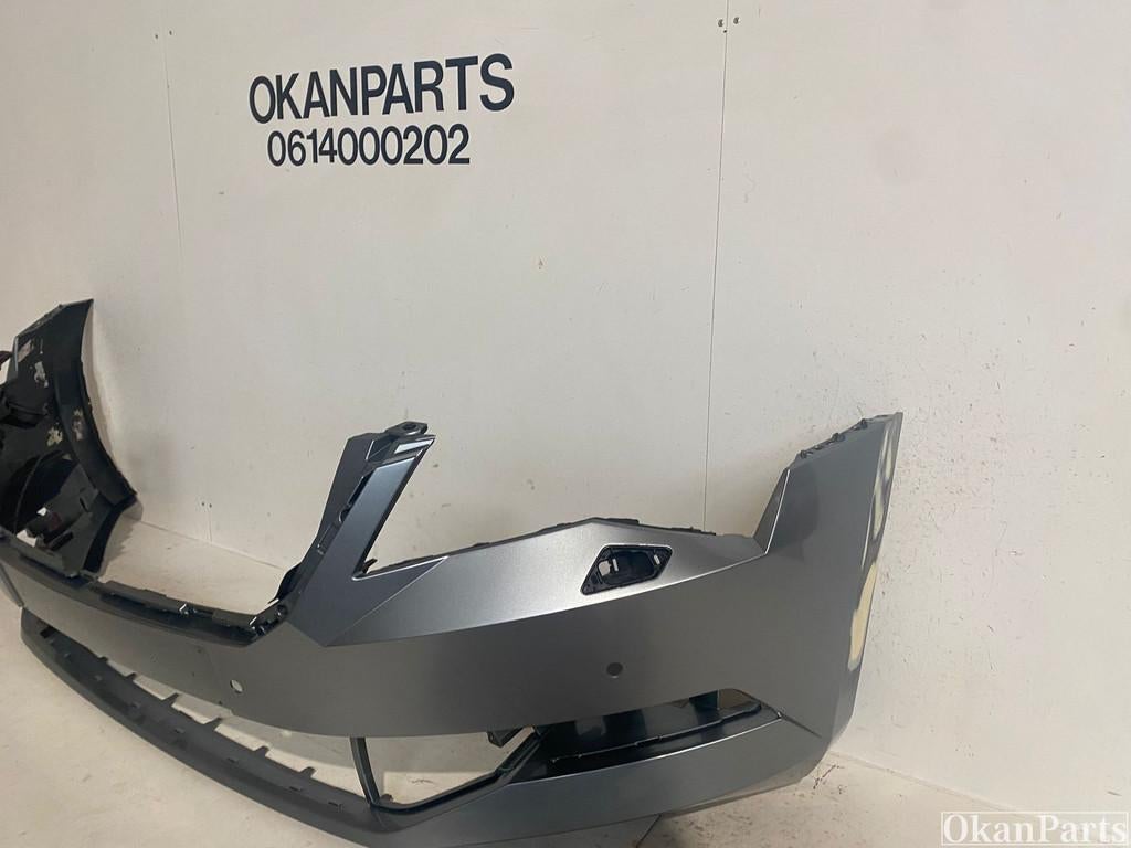 Skoda Superb III Voorbumper 3V0807221, Ophalen of Verzenden, Gebruikt, Voor, Bumper