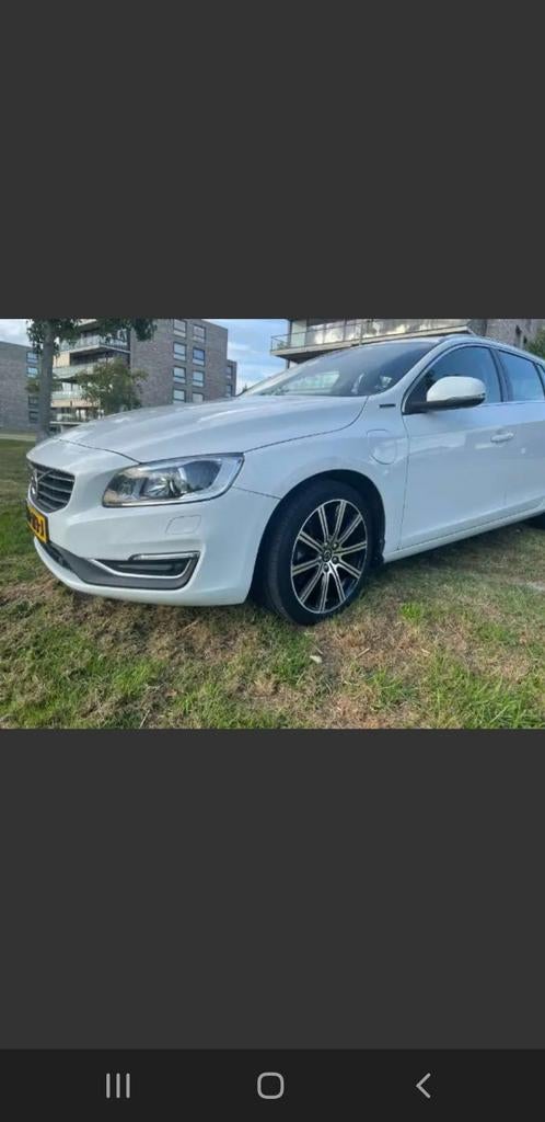 Volvo V60 D6 Twin Engine 288pk Geartronic AWD Plug In Hybrid, Auto's, Automaat, 1800 kg, Euro 6, Wit