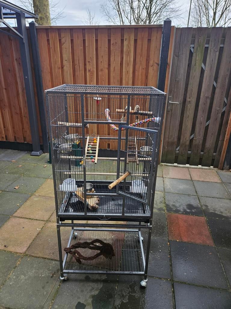 Prachtige grote vogelkooi incl transportkooi speelplek, Ophalen, Zo goed als nieuw, Metaal, Vogelkooi