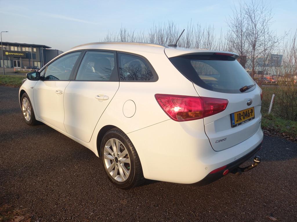 Kia cee'd Sportswagon 1.6 GDI Clima/Cruise/Navi/Camera, Voorwielaandrijving, 135 pk, Gebruikt, 4 cilinders