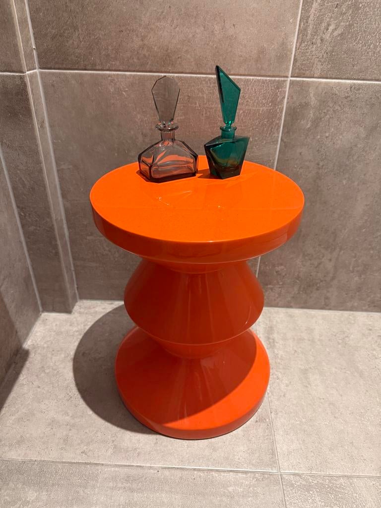 POLSPOTTEN Originele bijzettafel / kruk “Zig Zag Orange”, Huis en Inrichting, Tafels | Bijzettafels, Ophalen, Minder dan 45 cm
