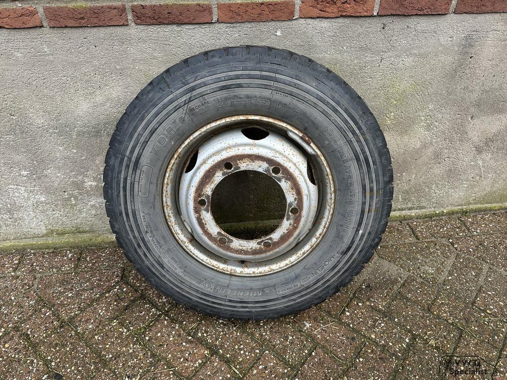 Mercedes Atego 2018 Reservewiel reserve wiel Michelin 235/75, Gebruikt, -, Vrachtwagen, -