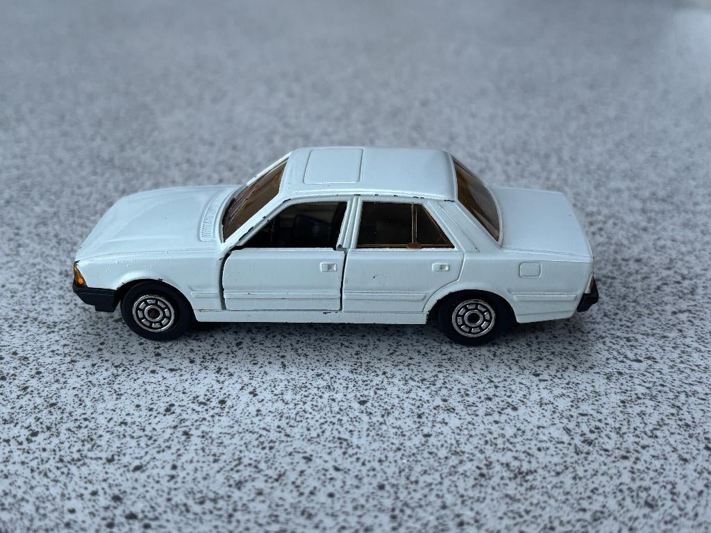 Peugeot 505 wit van Norev, Hobby en Vrije tijd, Modelauto's | 1:43, Ophalen of Verzenden, Gebruikt, Auto, Norev