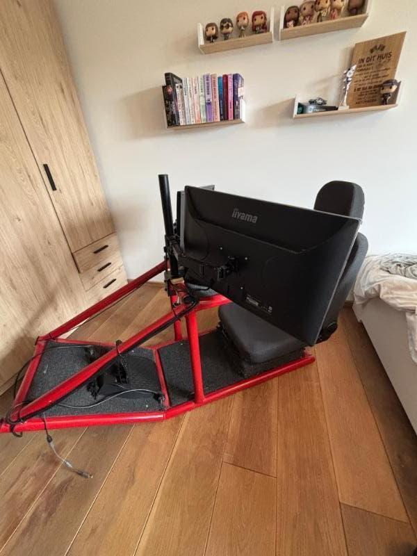 Race simulator inclusief 2 schermen!, Spelcomputers en Games, Games | Pc, Ophalen, 1 speler, Eén computer, Zo goed als nieuw