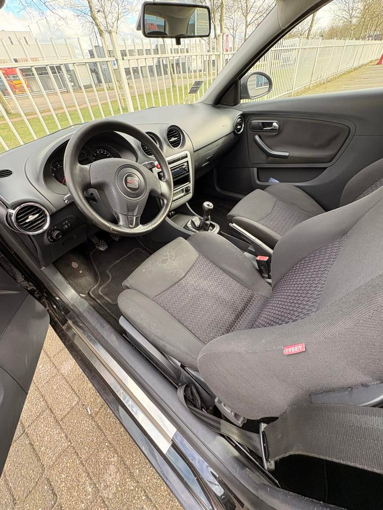 Seat Ibiza 1.4 16V 74KW 2005 Zwart, Auto's, Seat, Voorwielaandrijving, 15 km/l, 40 €/maand, 4 cilinders