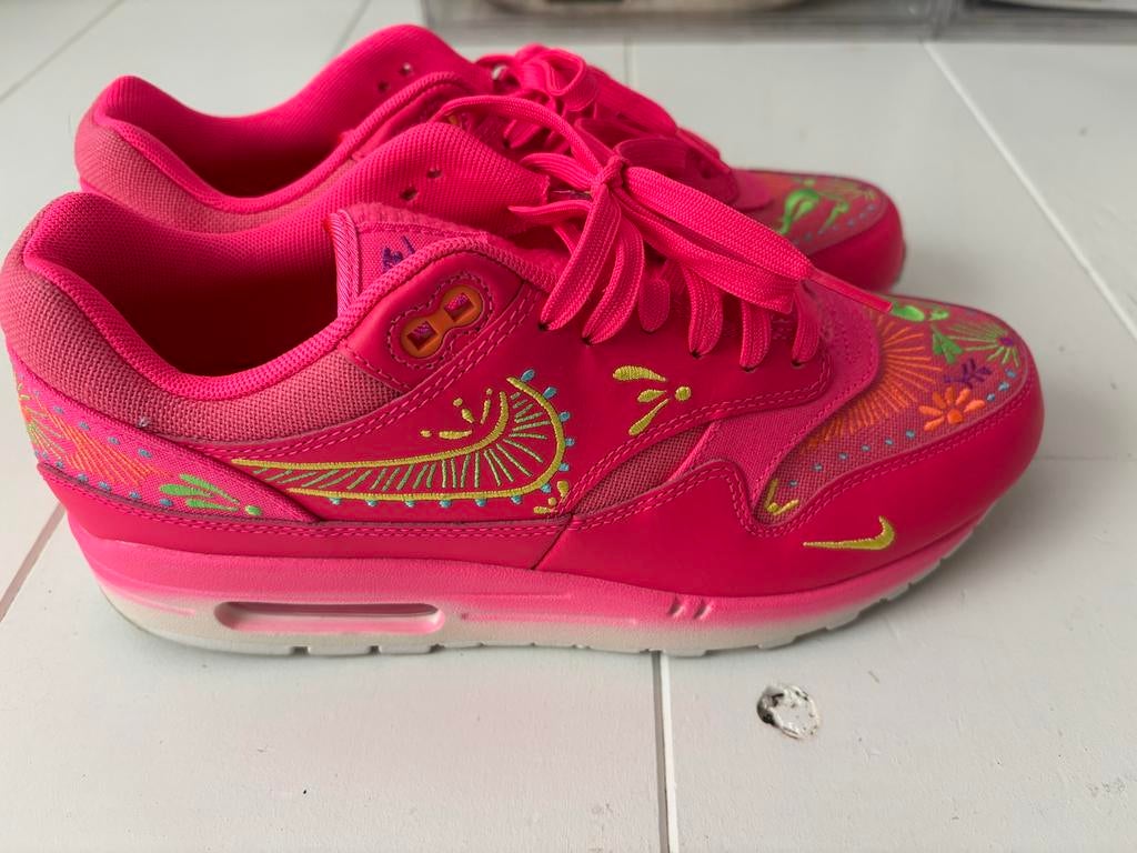 Nike Air Max 1 Familia Día de Muertos - Maat 42,5, Ophalen of Verzenden, Zo goed als nieuw, Overige kleuren, Sneakers of Gympen