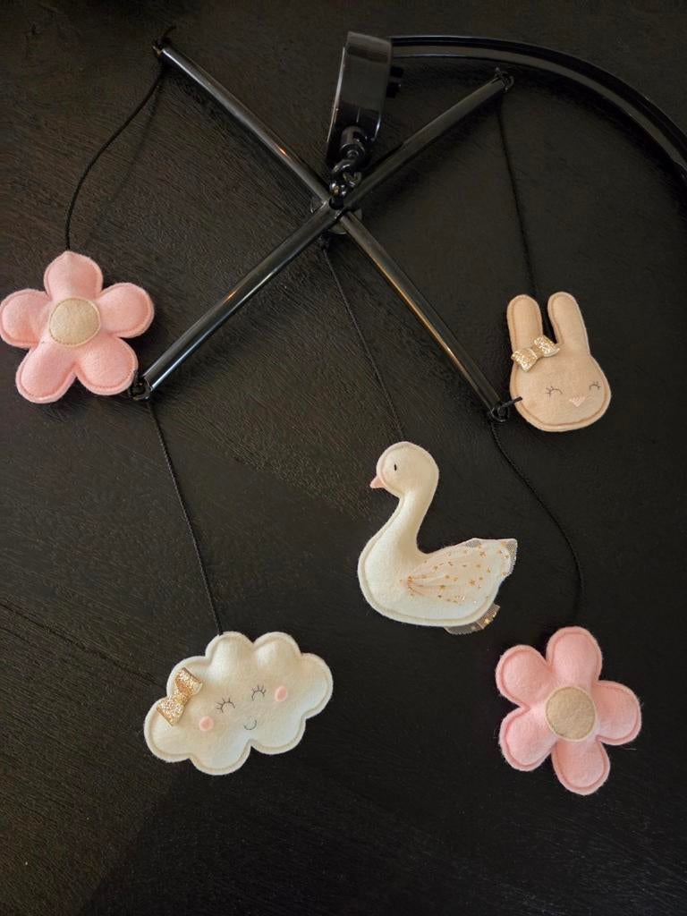 Unieke Muziekmobiel met Vilten Hangers, Kinderen en Baby's, Ophalen, Zo goed als nieuw, Mobiel, Met geluid