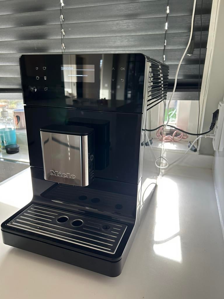 Koffiemachine Miele CM5310 silence (juli 2022), Ophalen of Verzenden, Zo goed als nieuw
