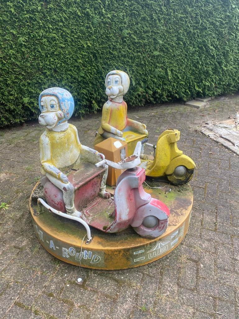 Draaimolen - Scoot-a-Round, Ophalen