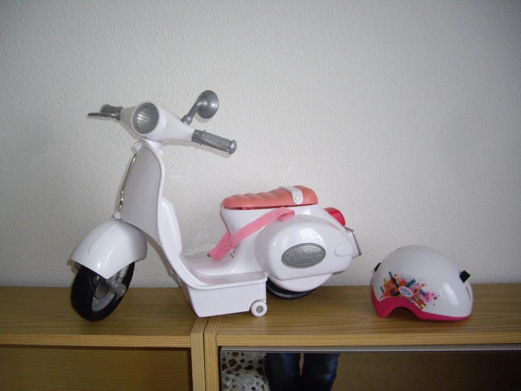 baby born skooter met licht en geluiden + helm, Ophalen, Zo goed als nieuw, Babypop