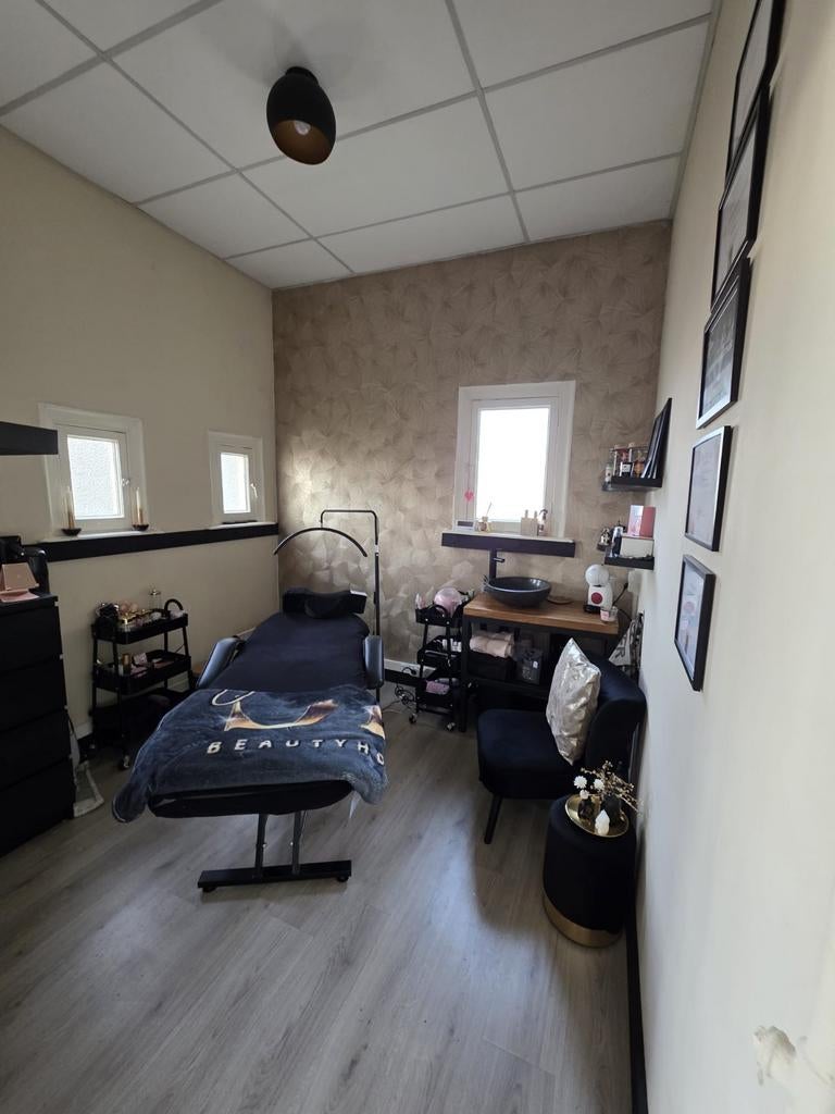 Compacte behandelruimte met wateraansluiting in Ulft