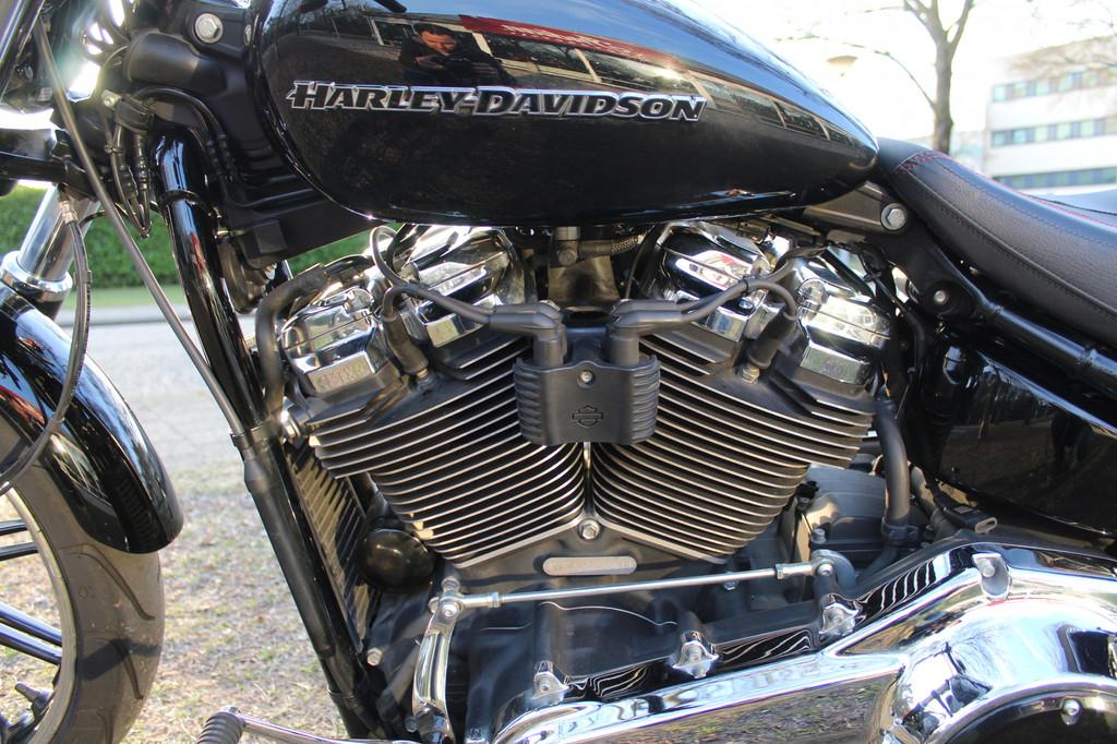 Harley-Davidson Softail Breakout FXBR - foto 3
