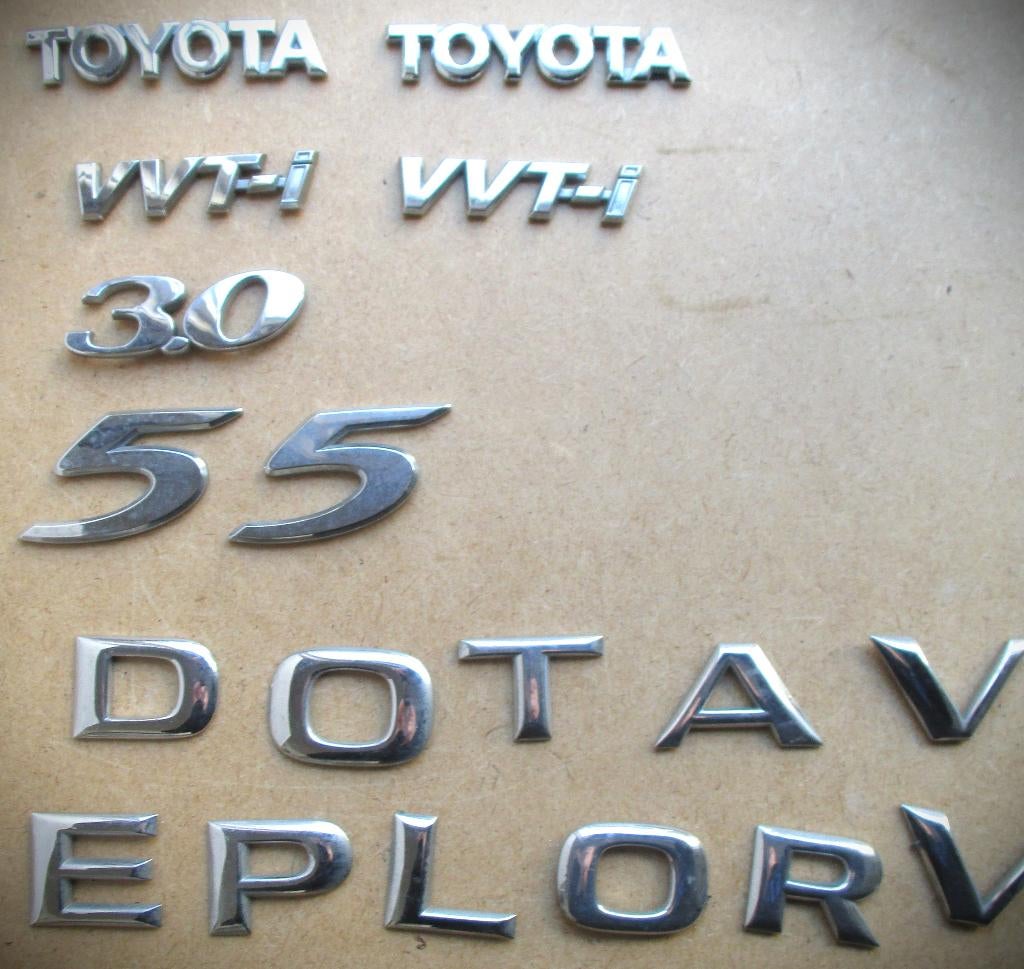 Auto emblemen en losse zilver kleur letters~Toyota~Logo, Ophalen of Verzenden, Gebruikt