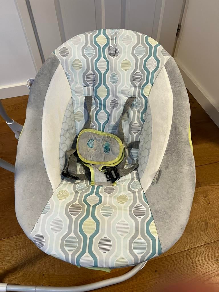 Automatische schommelstoel baby met trilfunctie en geluiden, Kinderen en Baby's, Wipstoeltjes, Ophalen, Zo goed als nieuw