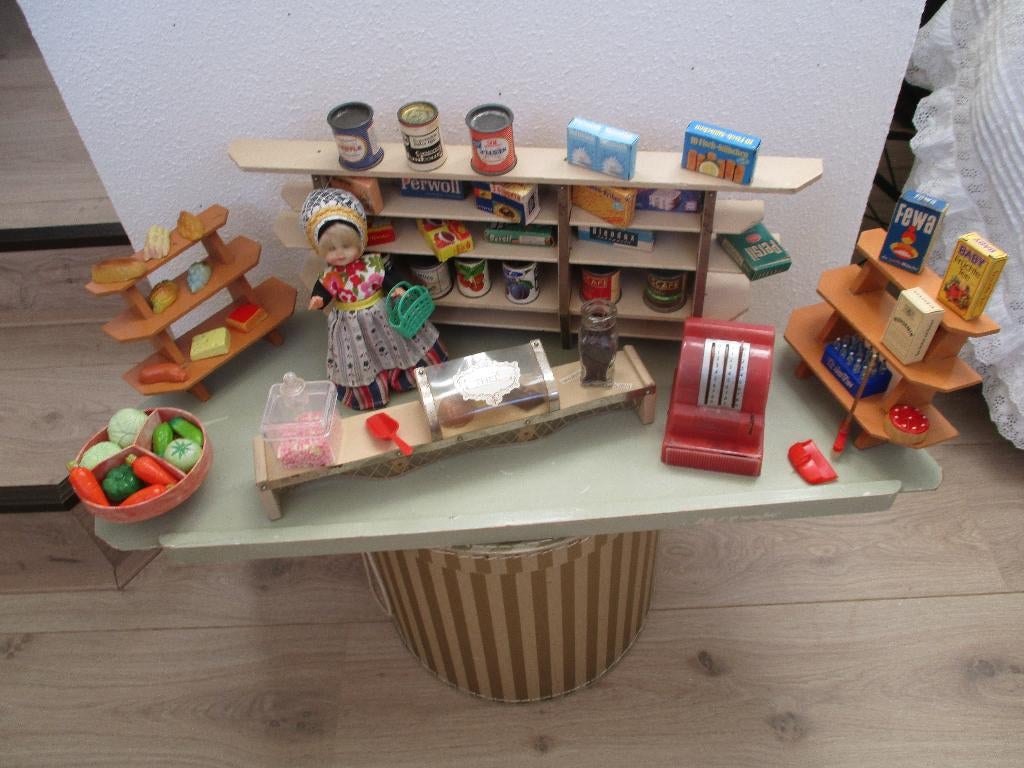 zeer oude speelgoed winkel met toebehoren, Ophalen of Verzenden