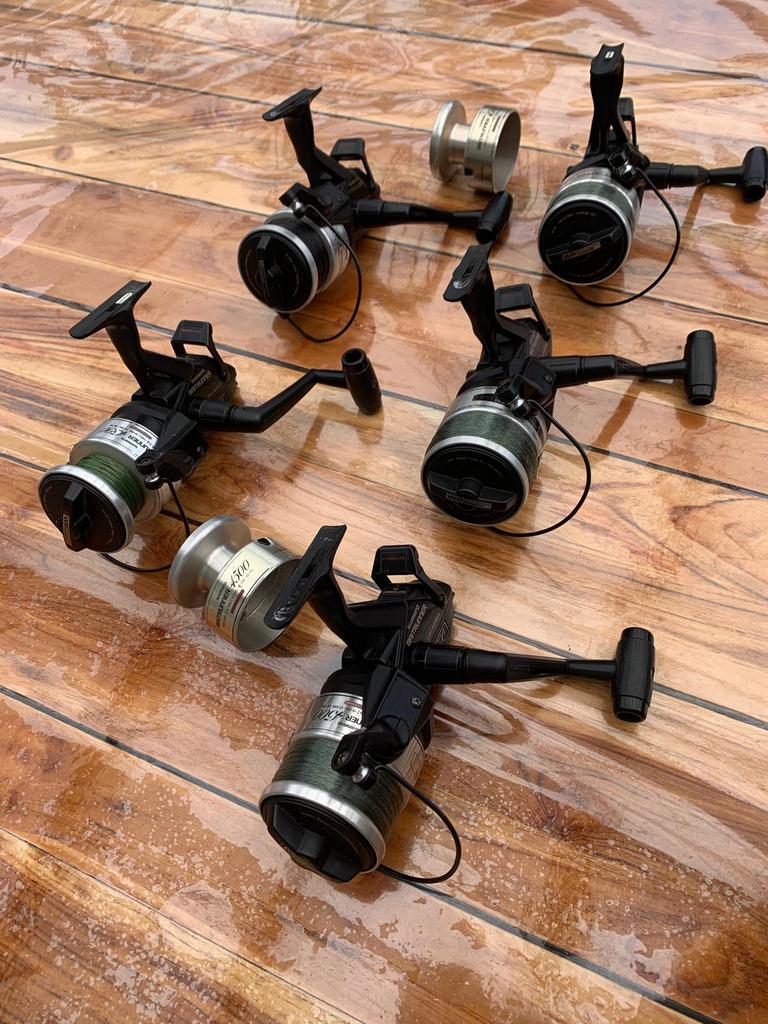 Shimano 4500 usa baitrunner 5 x + 2 reserve spol, Ophalen of Verzenden, Zo goed als nieuw, Molen