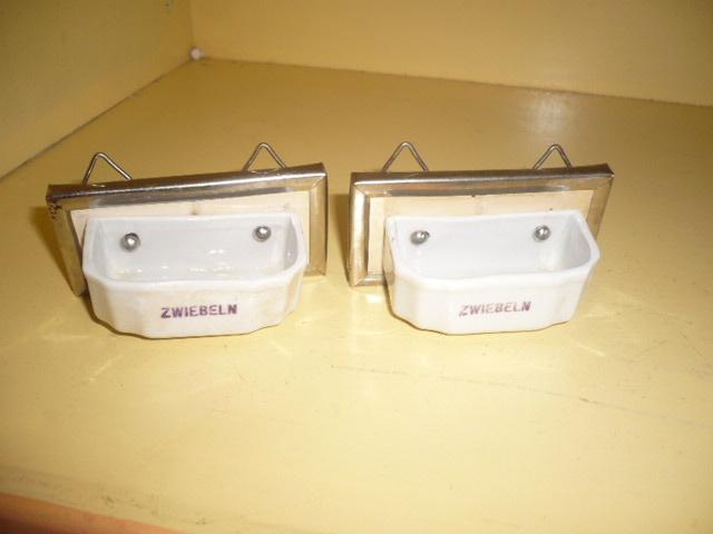 Mie18<> 2 melkglazen voorraadbakjes 7cm lang 3.5 Cm breed, Verzenden