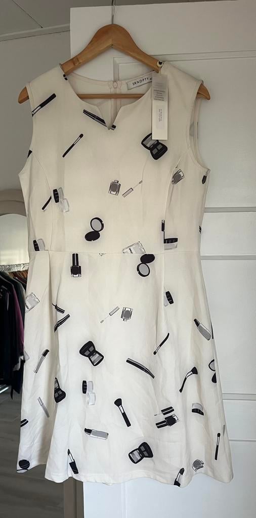 SRNDPTY Jurk Make-up/Cosmetica Print, Ophalen of Verzenden, Zo goed als nieuw, Zwart, Boven de knie