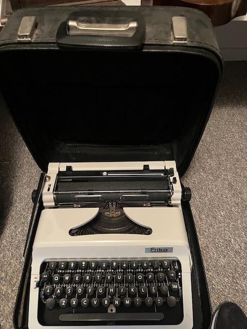 2 vintage typemachines – Erika + Royal Signet (in koffers), Diversen, Typemachines, Ophalen, Zo goed als nieuw