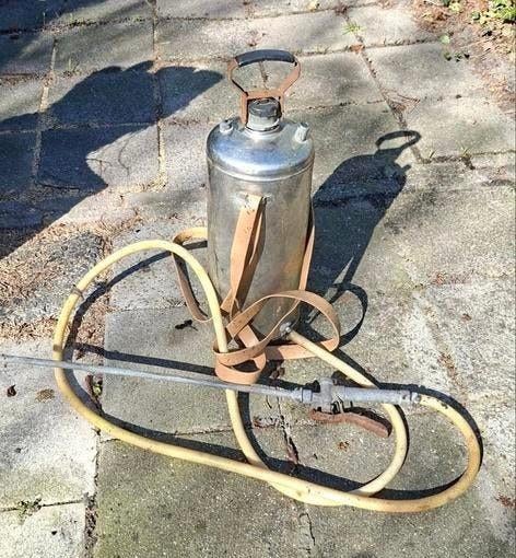 Oude RVS rugspuit, compleet, ca. 8,5 liter - voor revisie, Tuin en Terras, Bestrijdingsmiddelen, Ophalen, Gebruikt