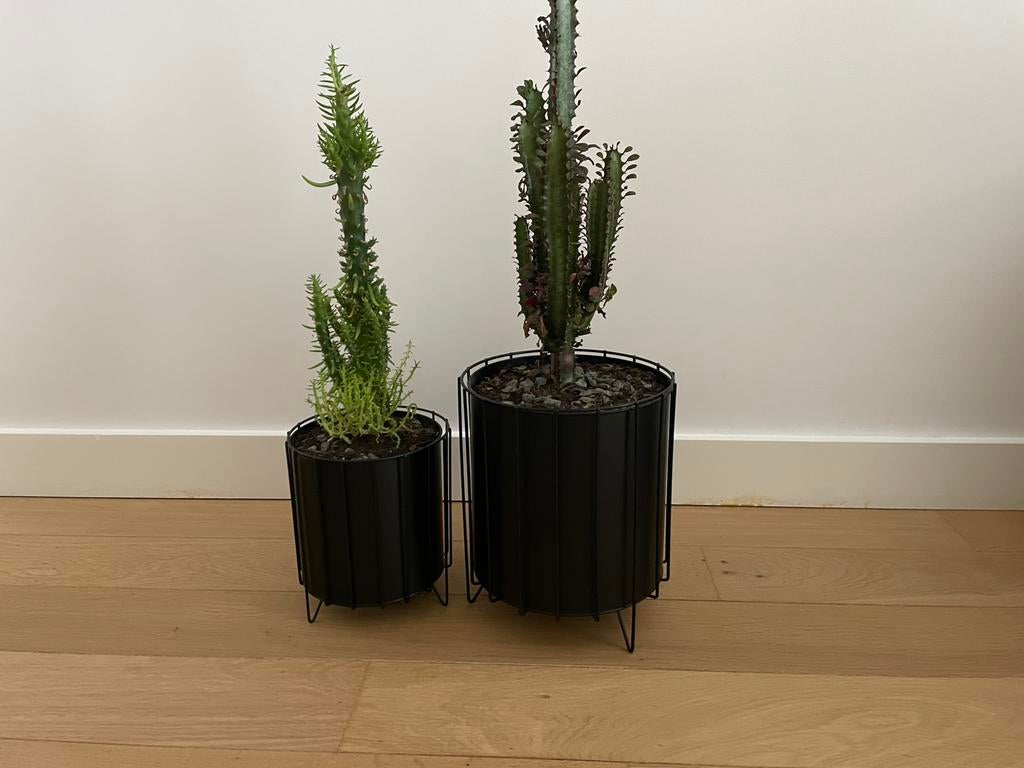 Bloempot set op pootjes zwart, Tuin en Terras, Bloempotten, Rond, Ophalen of Verzenden, Zo goed als nieuw, Aardewerk