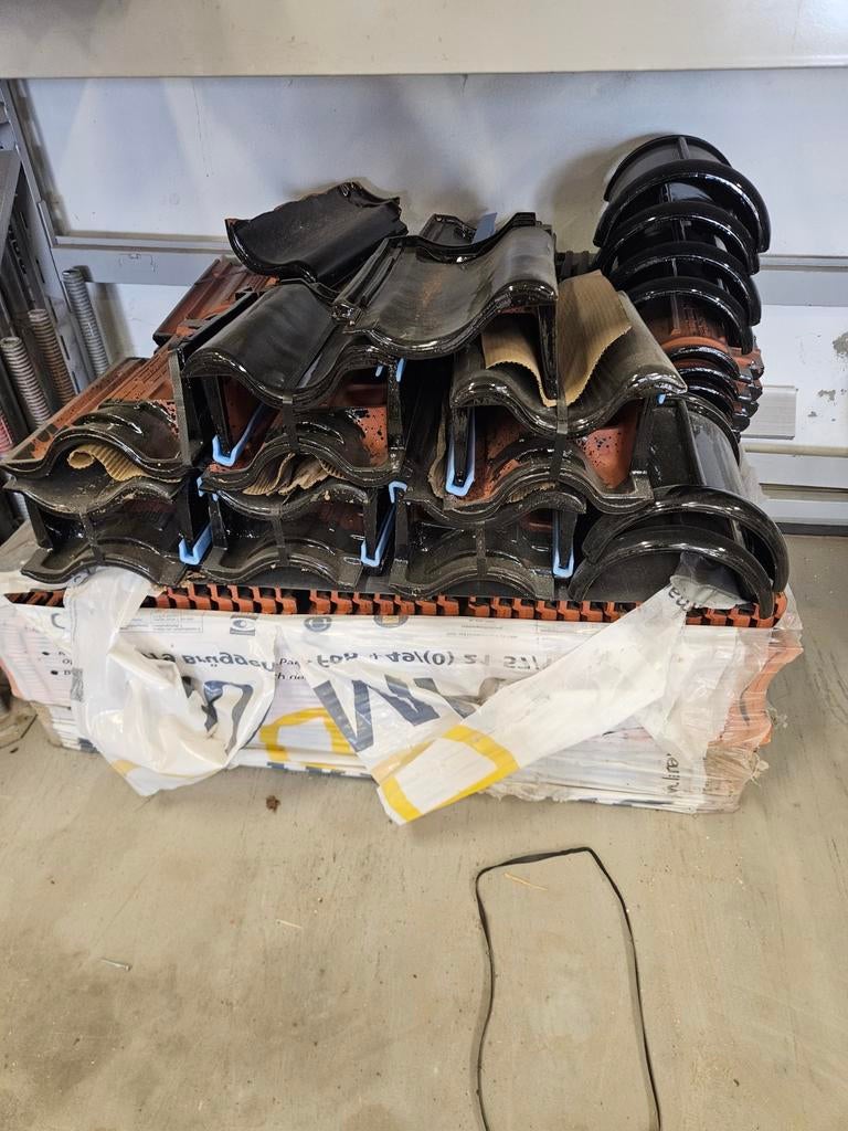 Laumans Ideal Variabel 50 dakpannen, gevelpannen nokvorsten, Steen of Klei, Zwart, Nieuw, Ophalen of Verzenden