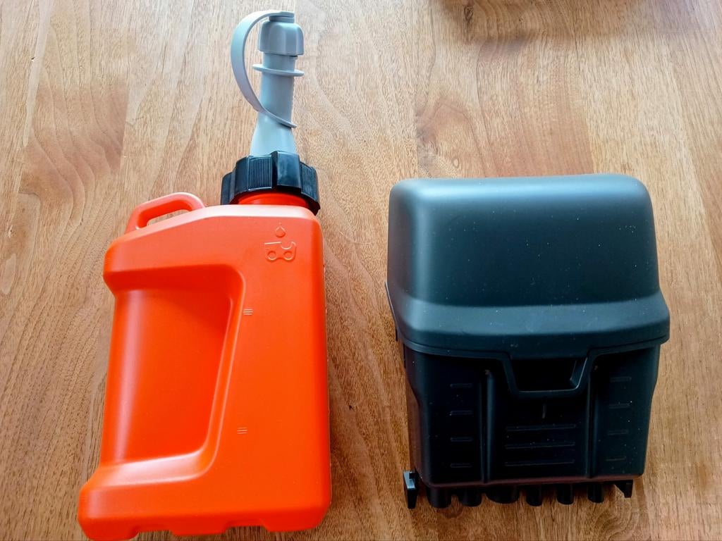 Husqvarna kettingzaag accubox onderdelen oliecan gereedschap, Ophalen, Nieuw