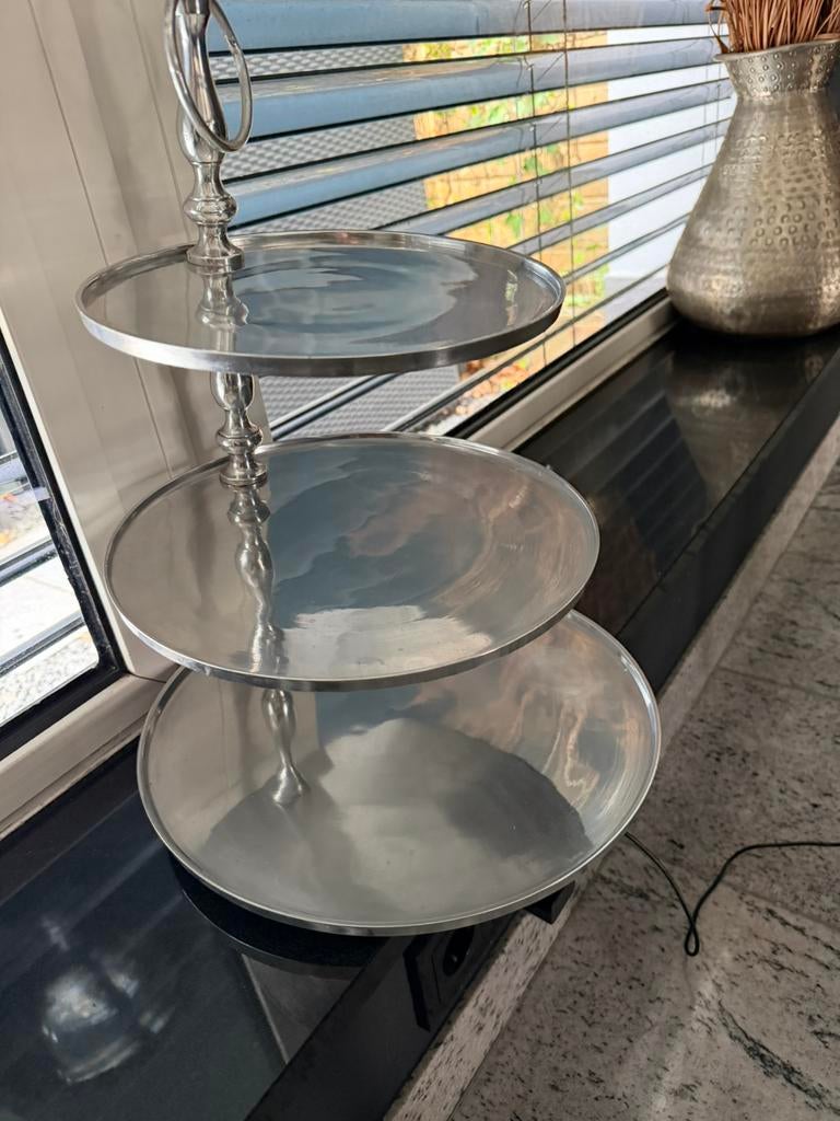 Etagere, Ophalen, Zo goed als nieuw