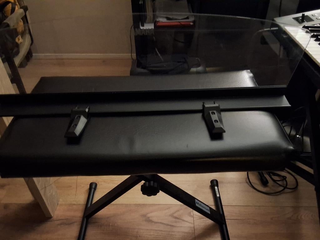 Boekenstander voor alle tyros keyborden metopzet houders, Muziek en Instrumenten, Ophalen of Verzenden, Zo goed als nieuw, 61 toetsen