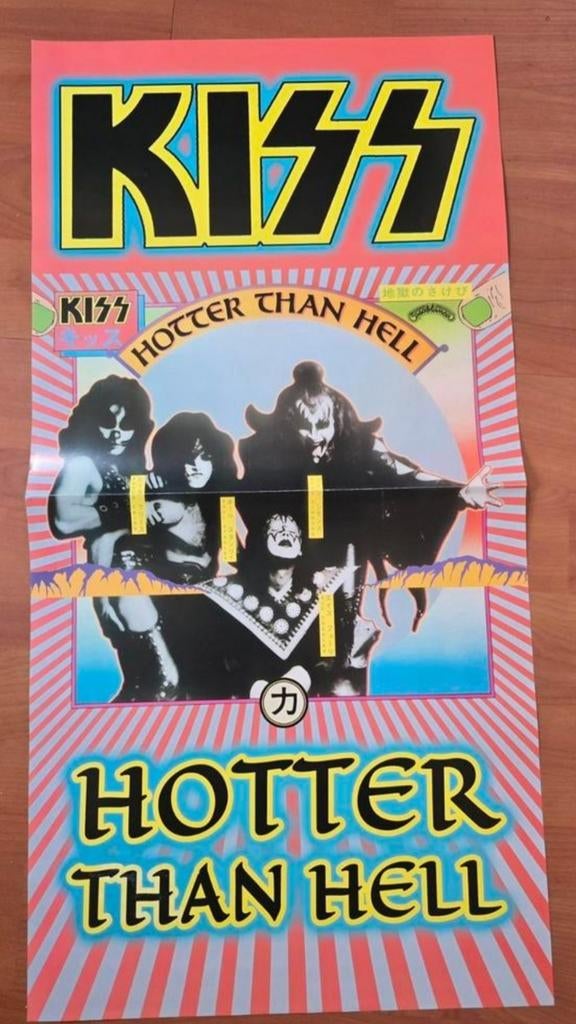 Kiss poster Hotter than Hell Nieuw, Verzamelen, Posters, Nieuw, Muziek, Rechthoekig Staand, Ophalen of Verzenden