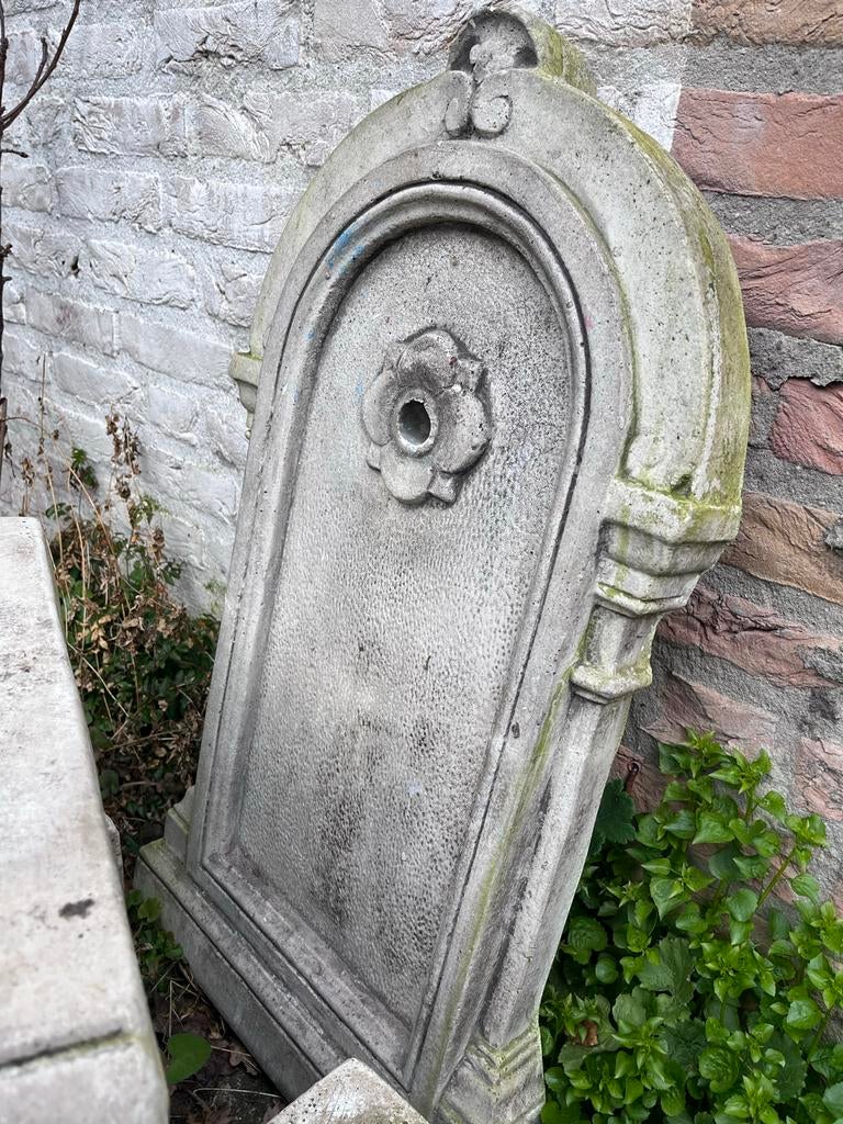 Antieke stenen fontein met kraan, Tuin en Terras, Ophalen, Gebruikt, Graniet, Fontein