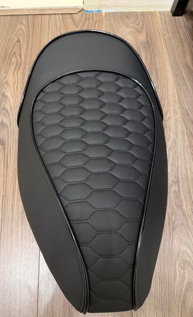 Piaggio Zip custom audi RS zadel nieuw, Fietsen en Brommers, Brommeronderdelen | Scooters, Ophalen of Verzenden, Nieuw, Zadel
