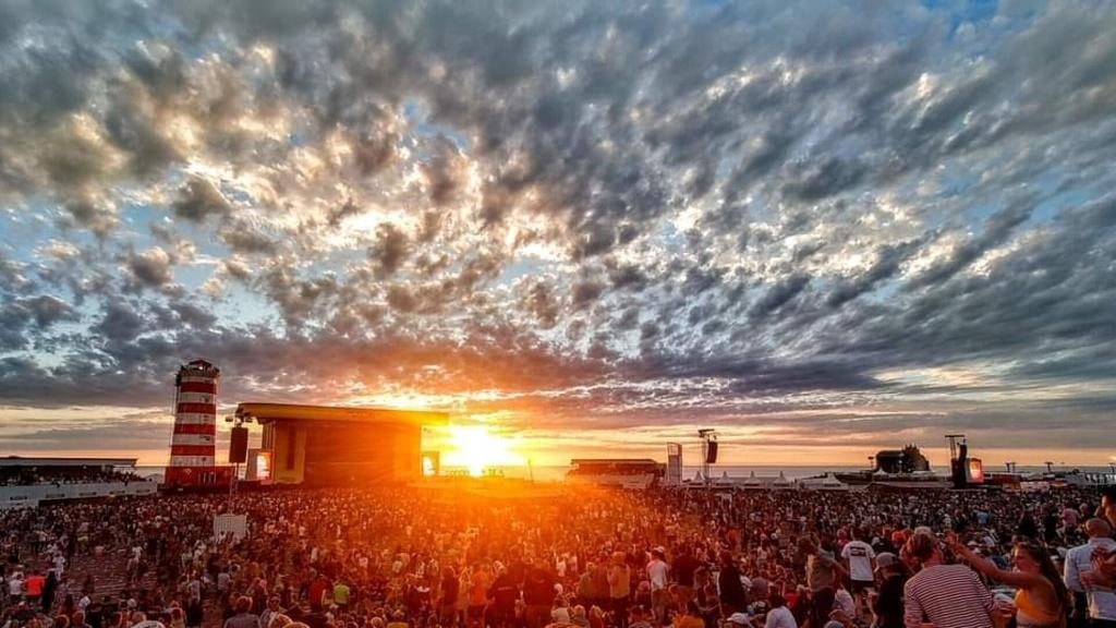 GEZOCHT - 4 dagkaarten vrijdag Concert At Sea, Tickets en Kaartjes, Drie personen of meer