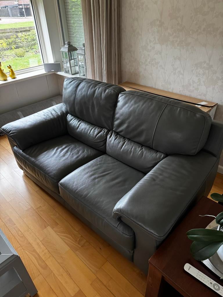 Grijze leren tweezitsbank, Ophalen, Gebruikt, 150 tot 200 cm, Tweepersoons