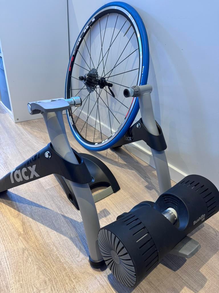 Tacx Bushido Smart fietstrainer met trainingswiel en band, Ophalen, Zo goed als nieuw, Overige typen