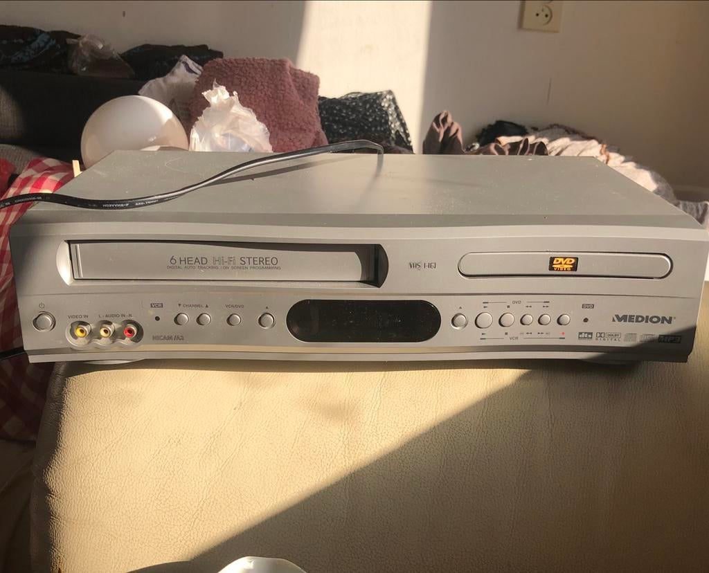 Medion VCR met ingebouwde DVD-speler, Audio, Tv en Foto, Videospelers, Ophalen of Verzenden, Gebruikt, VHS-speler of -recorder