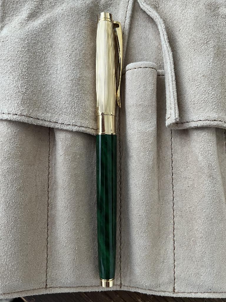 Pelikan Celebry P590 Vulpen – Emerald Green – Collector Rare, Overige merken, Met doosje, Ophalen of Verzenden, Zo goed als nieuw