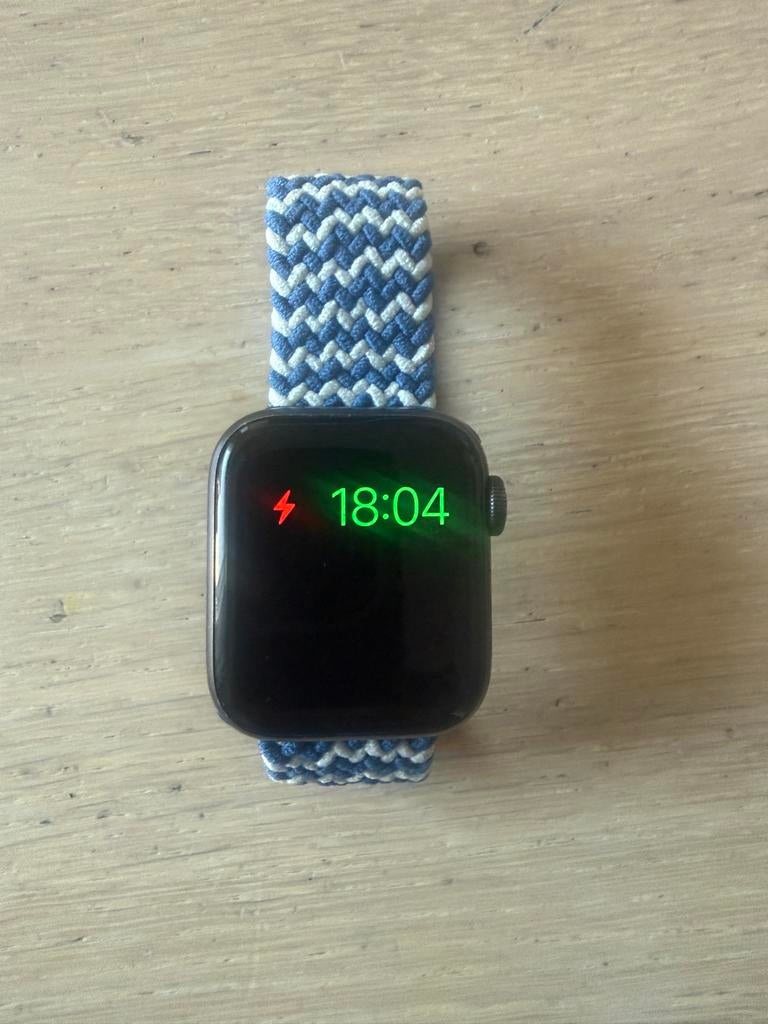 Te Koop Apple Watch serie 5 40mm, Sieraden, Tassen en Uiterlijk, Smartwatches, Gebruikt, Hartslag, Zwart, IOS
