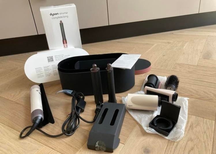 Nieuw!! Dyson airwrap multistyler, Ophalen of Verzenden, Zo goed als nieuw, Föhn of Haardroger