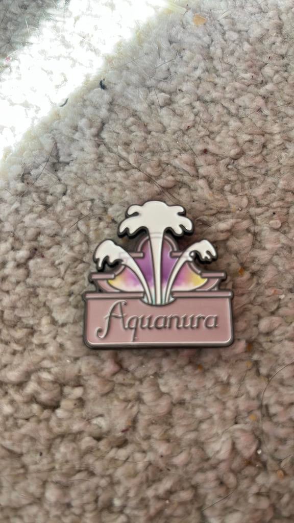 Pin Mini Efteling Aquanura, Ophalen of Verzenden, Zo goed als nieuw, Button of Speldje