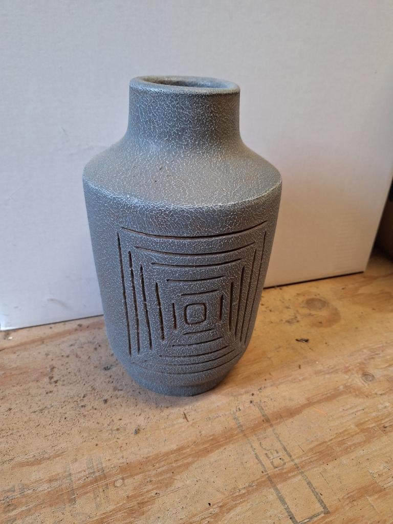 Prachtige betonlook stenen vaas, Steen, Overige kleuren, Ophalen of Verzenden, Zo goed als nieuw