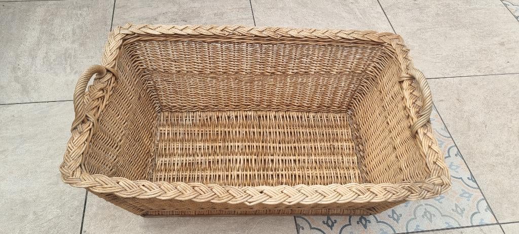 oude retro stevige wasmand gemaakt van wilg, Ophalen of Verzenden