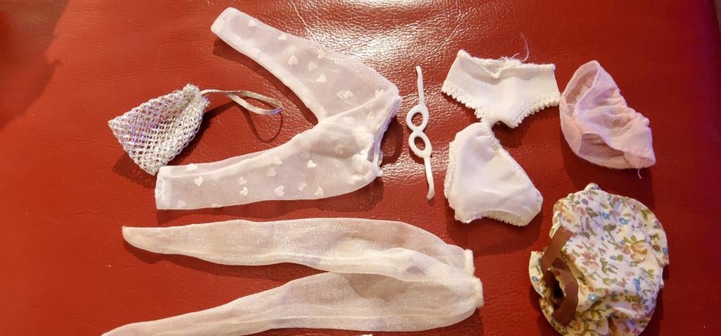 Vintage Barbie Mattel Sindy Fleur Daisy hoed panty tas bril., Ophalen of Verzenden, Zo goed als nieuw, Fashion Doll