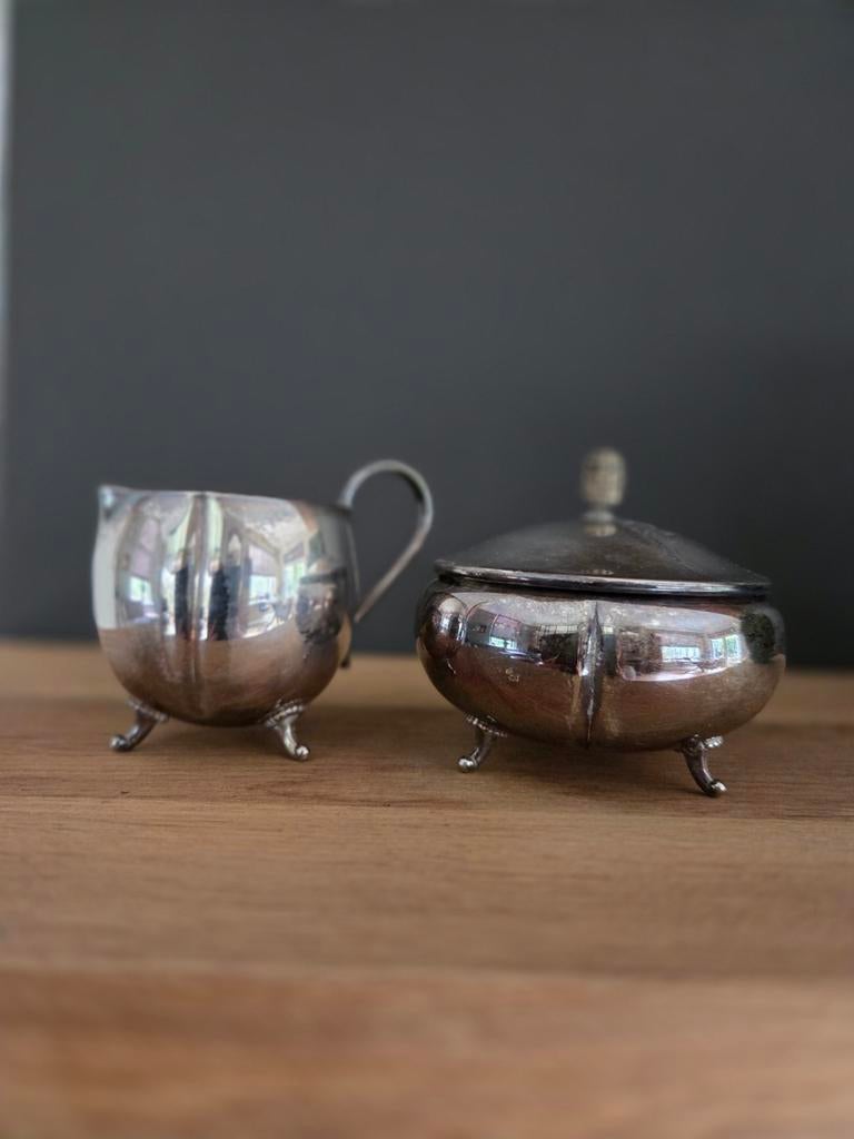 Verzilverde suikerpot en melkkan (keltum), Ophalen of Verzenden