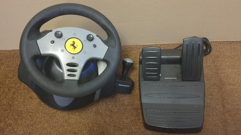 Racestuur Thrustmaster Force feedback GT Ferrari, Ophalen of Verzenden, Zo goed als nieuw, Thrustmaster/Logitech